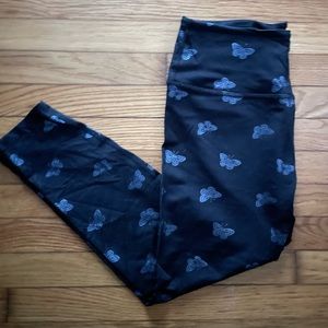 Beyond Yoga SoftShine 🦋Metallic Butterfly Print Midi Legging in XL